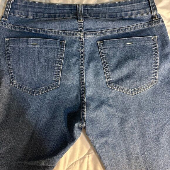 NYDJ Jeans Size 8 Capri 20 Inch Inseam - Picture 3 of 13